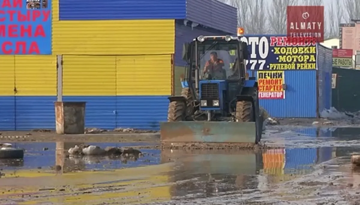 В Алматы подтопило один из городских рынков