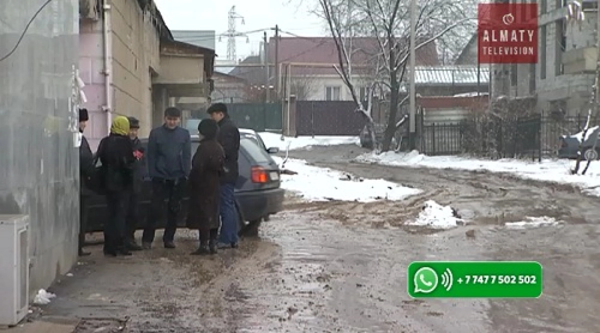 Жители алматинского  м-на Аксай 3 жалуются на бездорожье 