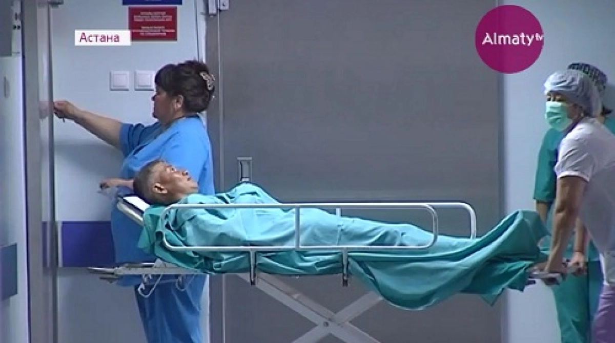 Упавшая с 15-го этажа в Астане студентка колледжа пришла в себя 