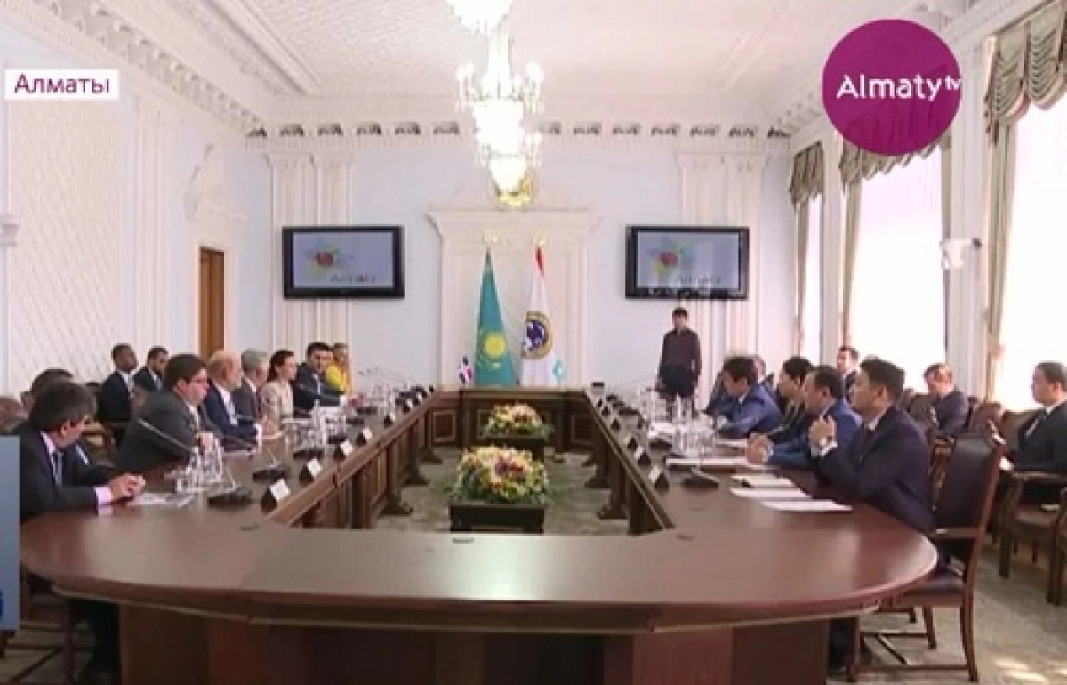 Бауыржан Байбек встретился с министром иностранных дел Доминиканской Республики