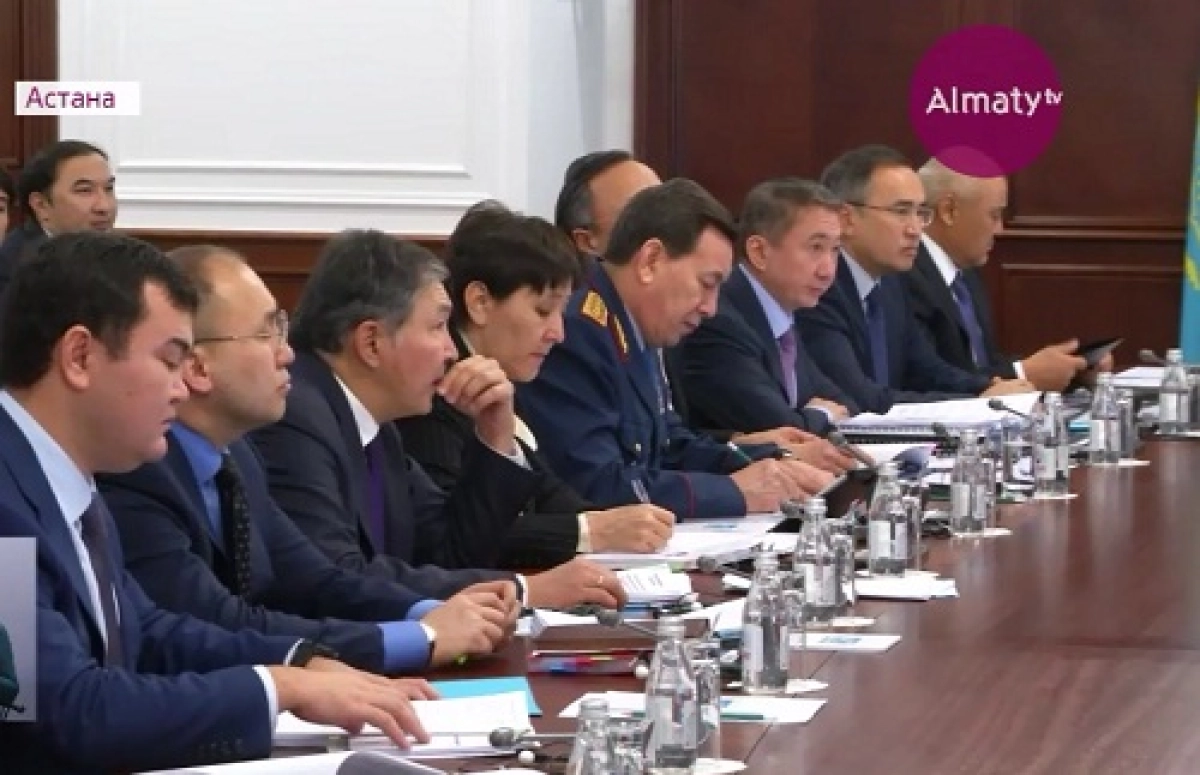 Қазақстанда полицейлер мен депутаттардың айлығы артады