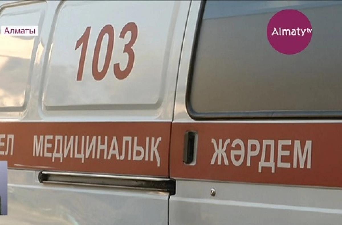Ребёнок, упавший с эскалатора в одном из ТЦ Алматы, пришёл в сознание 