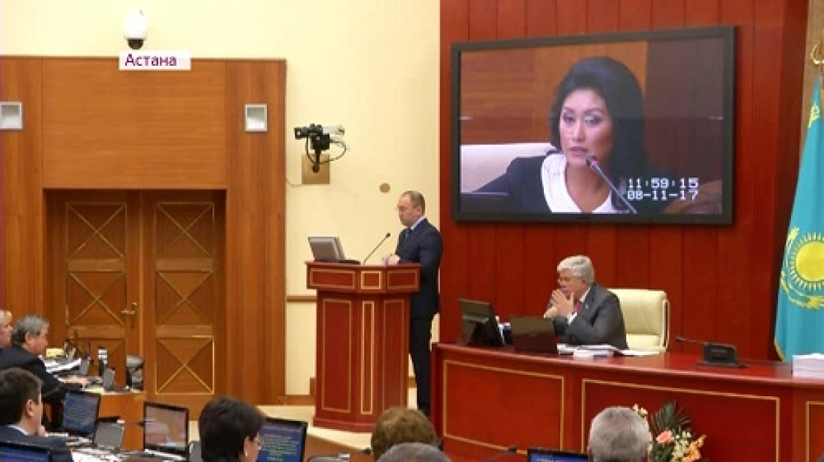 Дәурен Абаев депутаттарға БАҚ-қа қатысты жаңа заң жобасының соңғы нұсқасын таныстырды
