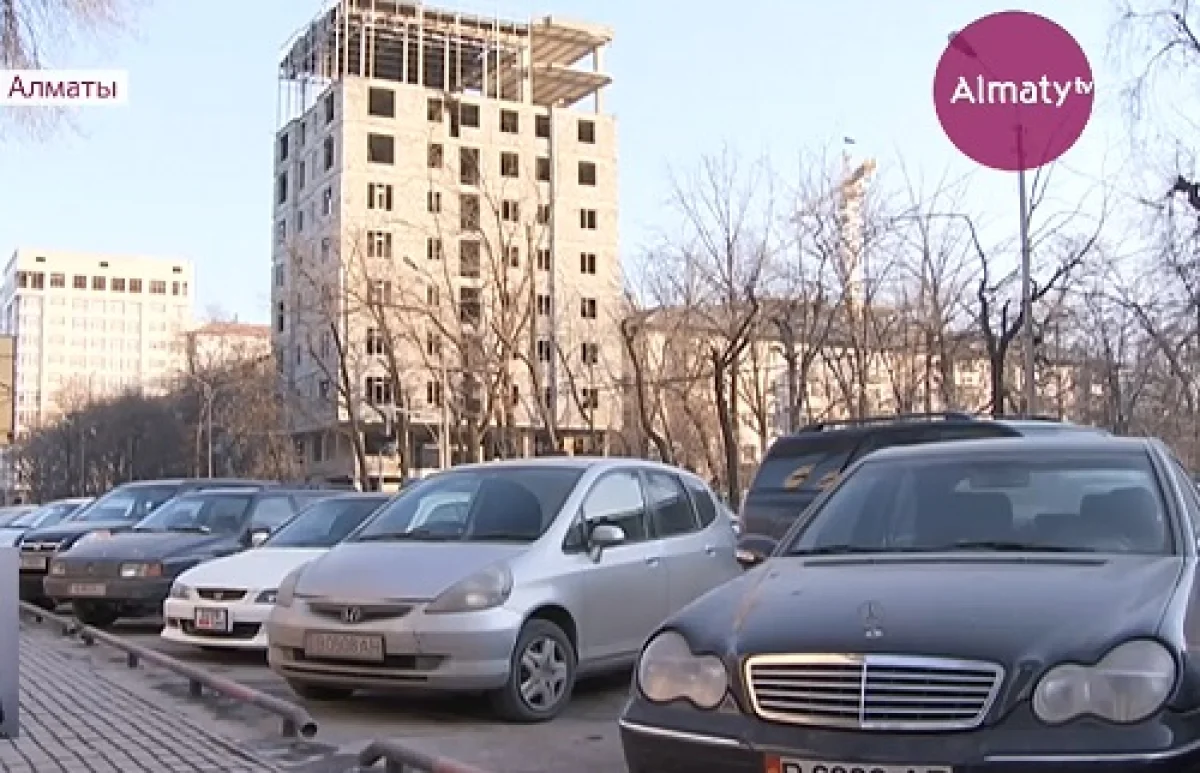 Қырғызстаннан арзан көлік әкеп берем деген алаяқ Алматыда қолға түсті