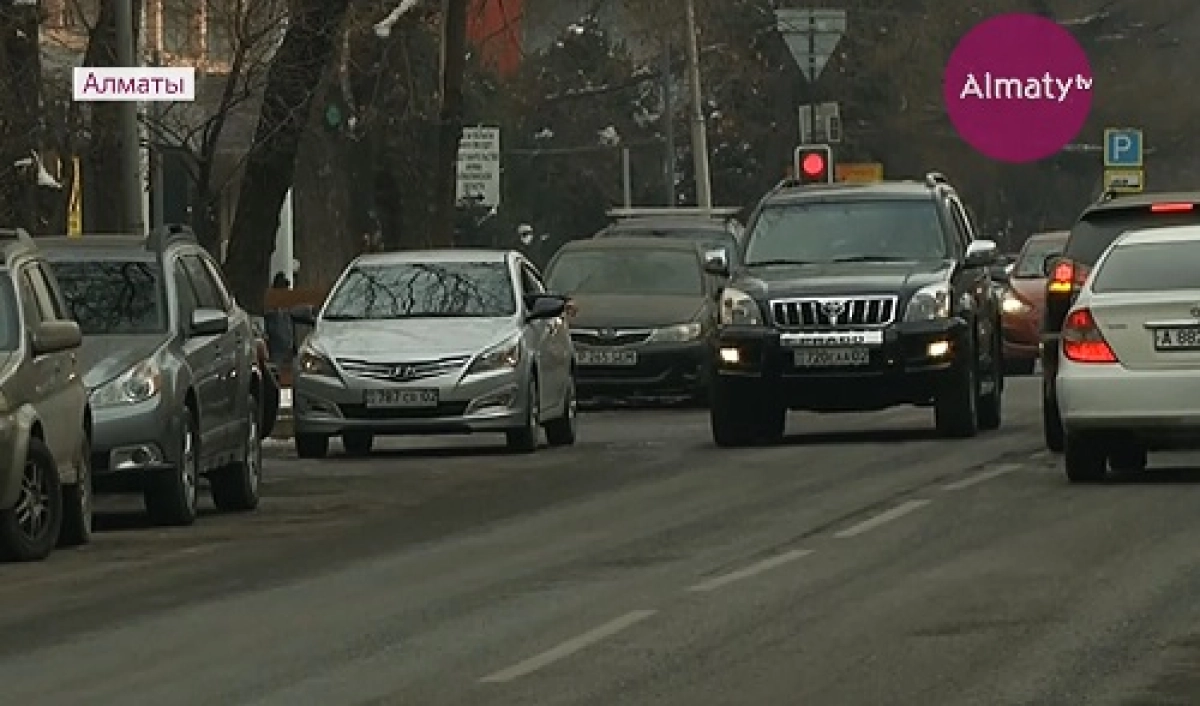 Грабитель под видом покупателя угнал элитный автомобиль в Алматы 
