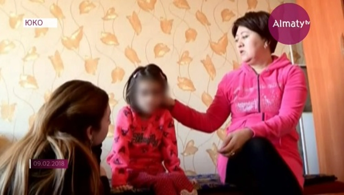 Девочка с загадочной болезнью из Шымкента не дождалась квоты на лечение в Южной Корее