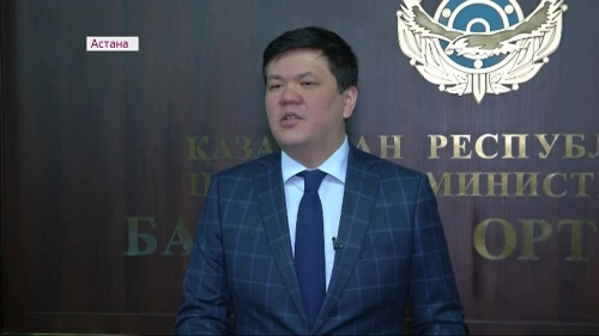 Қазақстан азаматтығын сатпақ болған шенеунік парамен ұсталды