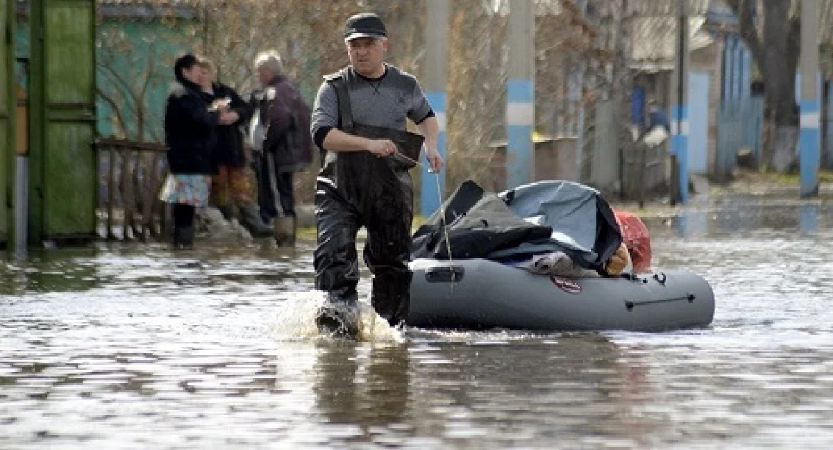 Опасный уровень воды: паводки угрожают Северному Казахстану