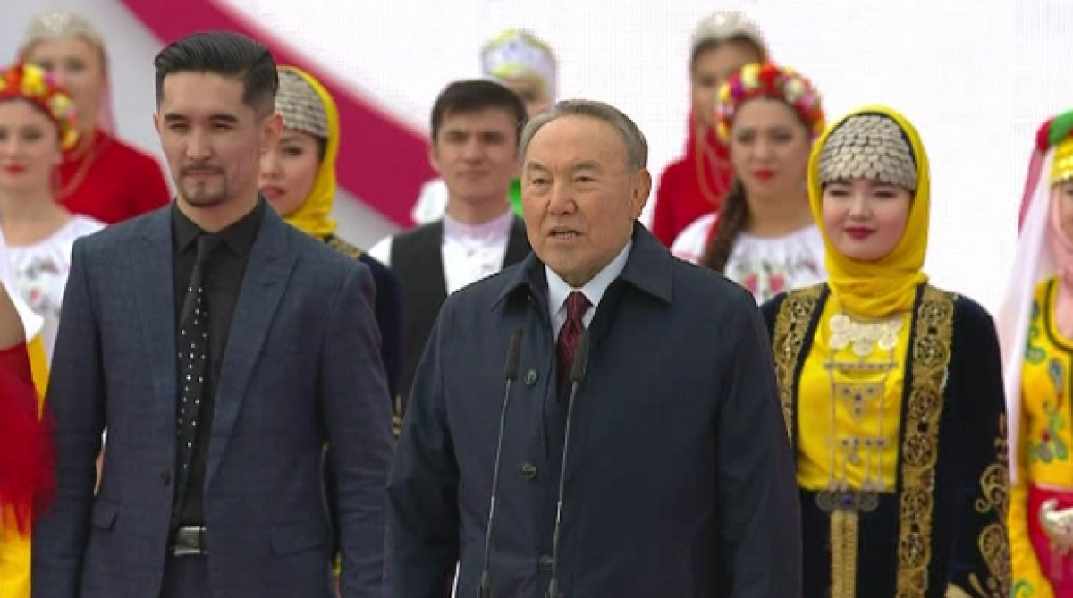 Қазақстан халқының бірлігі күні 500 домбырашы Құрманғазының  күйін орындайды 
