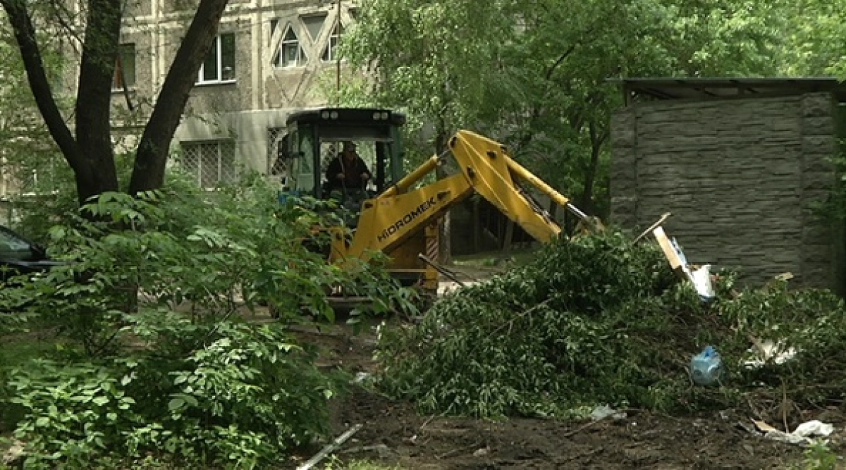 В Алматы на месте  газовых хранилищ высаживают цветы