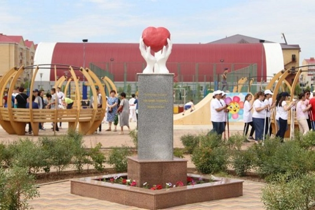 Стелу в виде сердца открыли в Актобе 