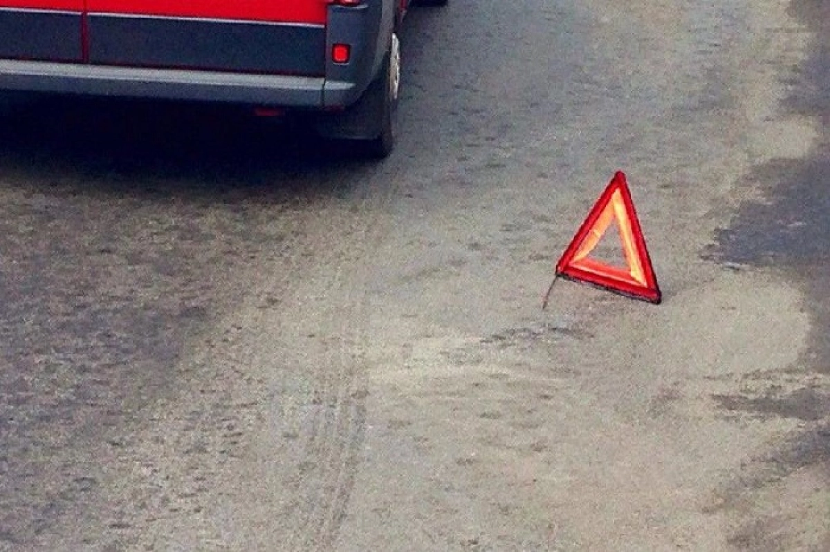 Алматыда әйел адам жұмбақ жағдайда көліктен құлап қаза тапты