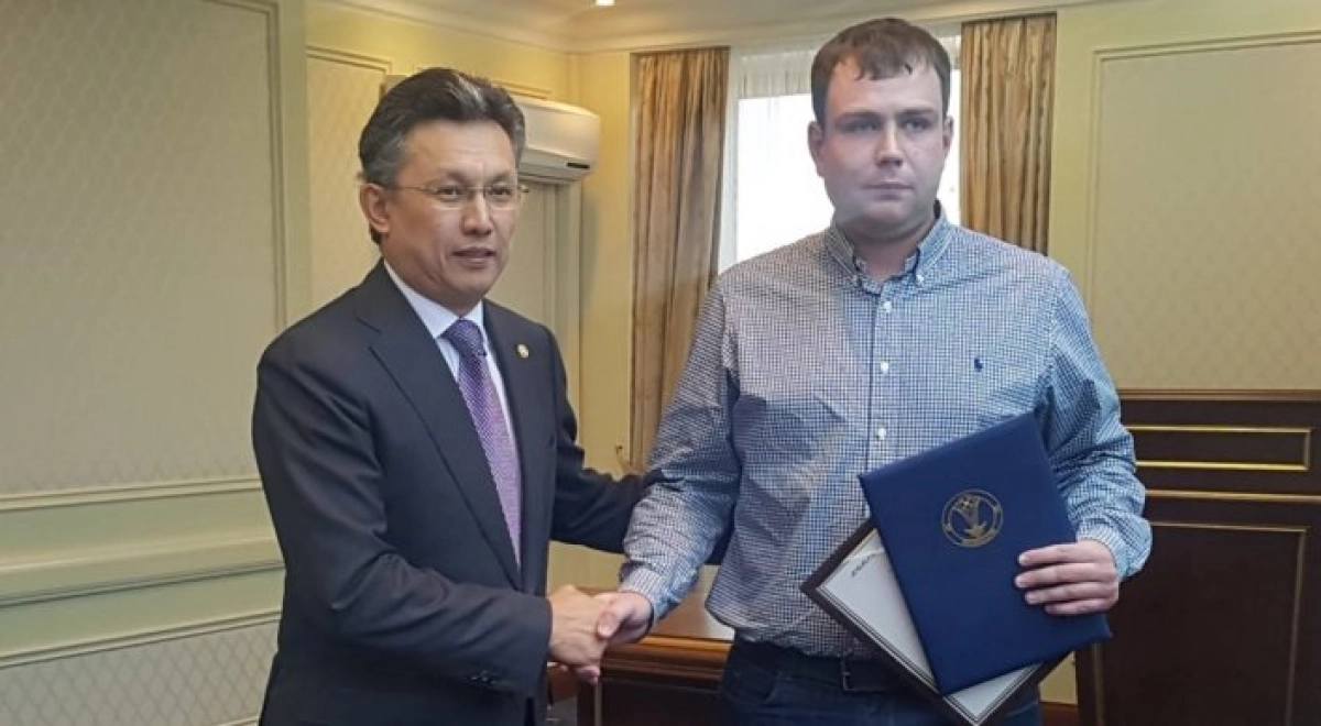 Астана әкімі 7 жастағы баланы құтқарған астаналыққа 500 мың теңге сыйақы берді