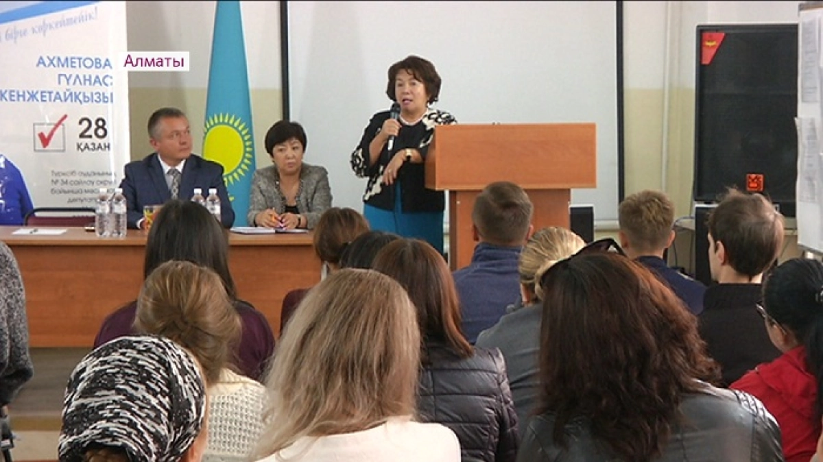 Алматыда мәслихат депутаттығына үміткерлер тұрғындар мұңын тыңдады
