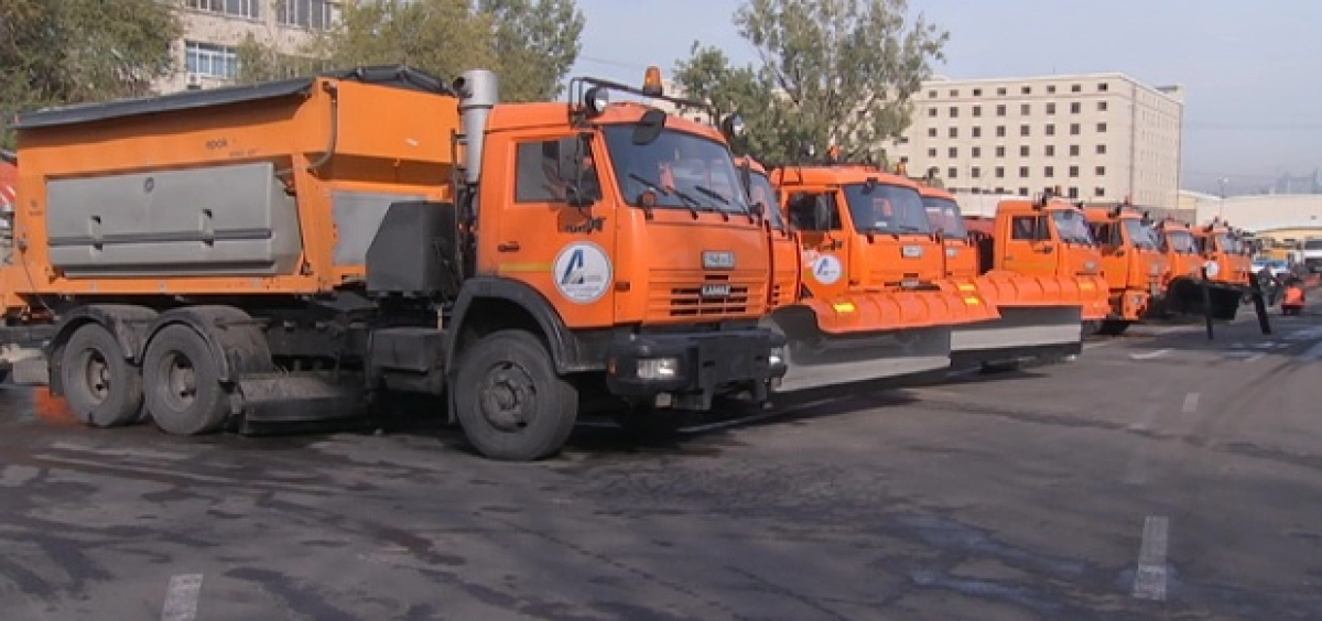 Алматы көшелерін қардан тазартатын техникалар саны артты