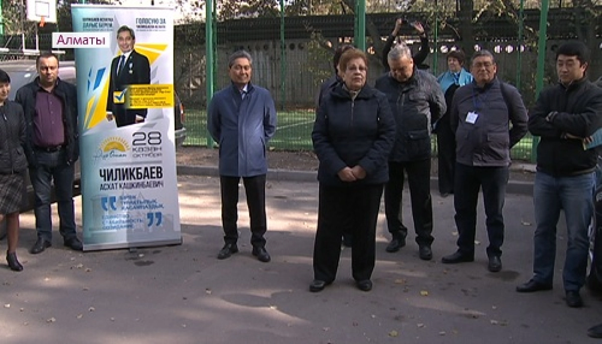 Аты жоқ көше, сапасыз жол, қараусыз ғимарат: депутаттыққа үміткерлер тұрғындар арызына құлақ салды