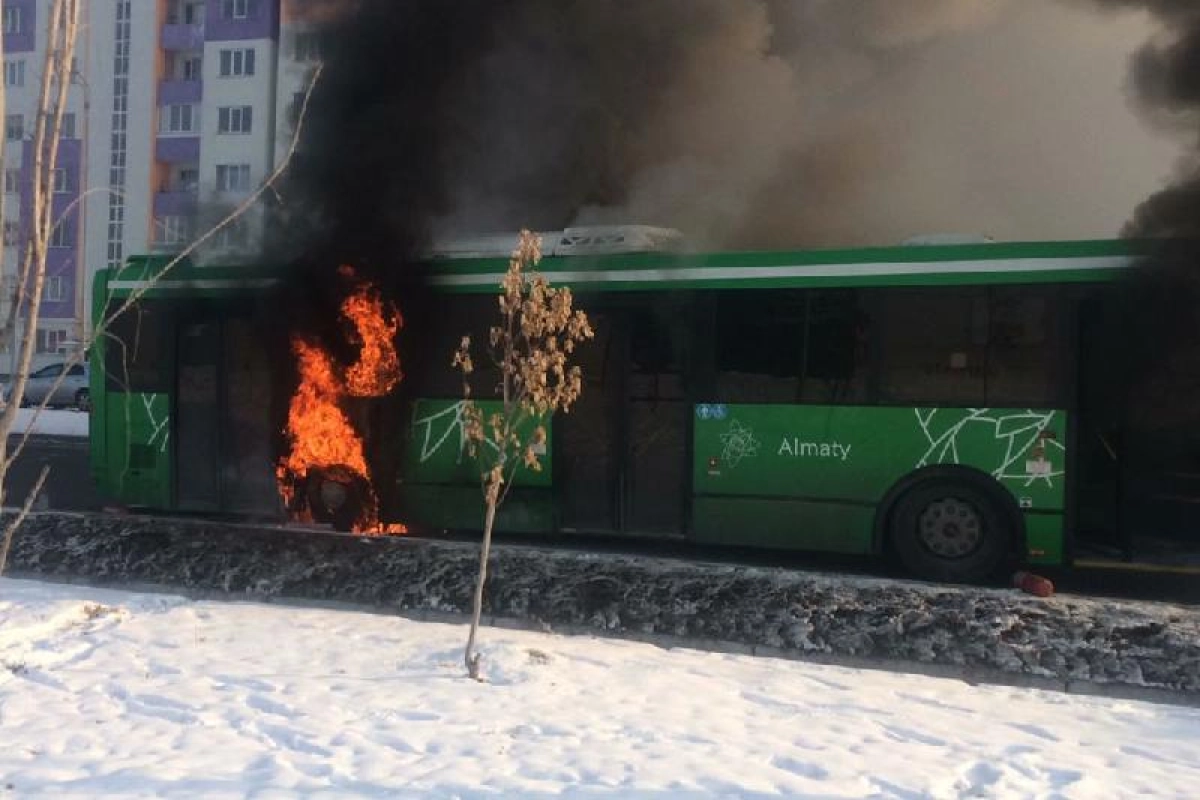 Алматыда автобус отқа оранды