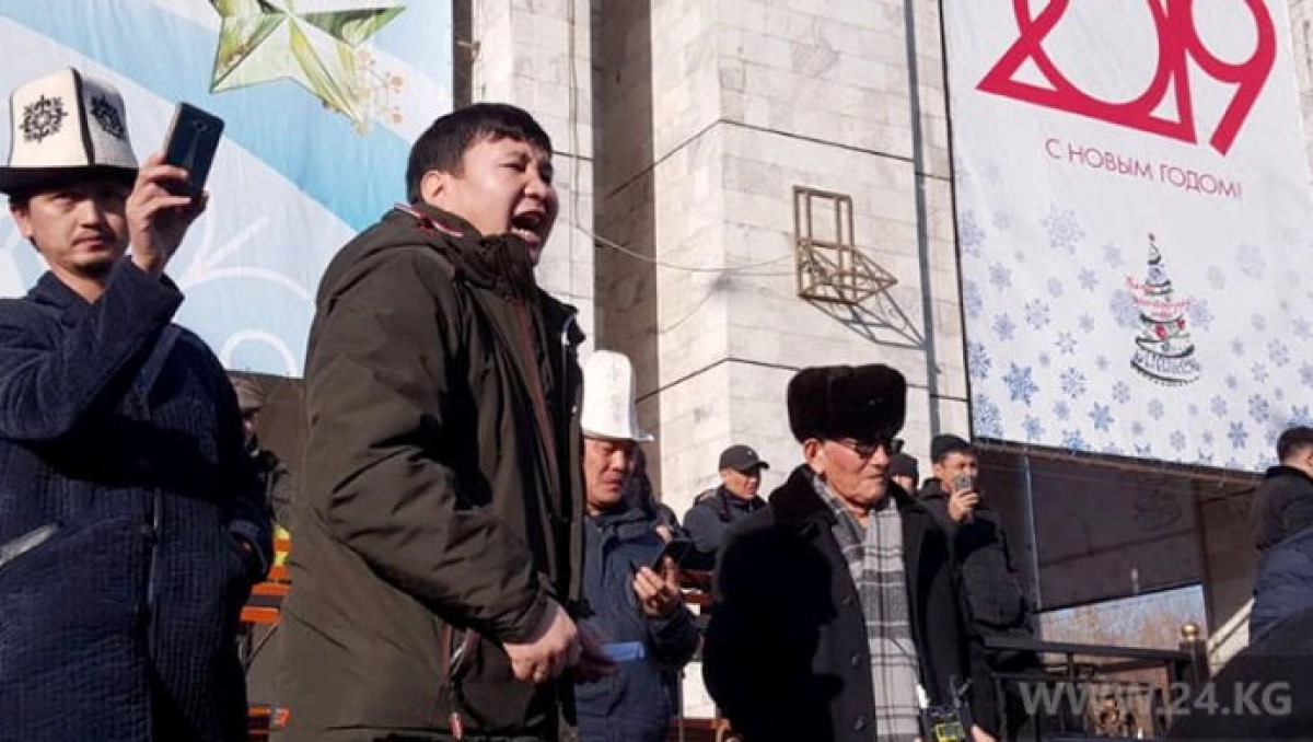 «Қытайларға азаматтық берілмесін!» Бішкекте қырғыздар митингке шықты (видео)