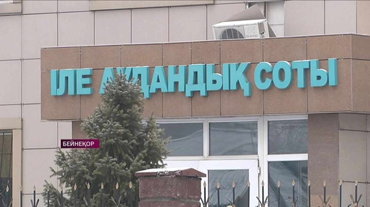 Ұстазды аяусыз соққыға жыққан әйел жеңіл жазамен құтылып кетті