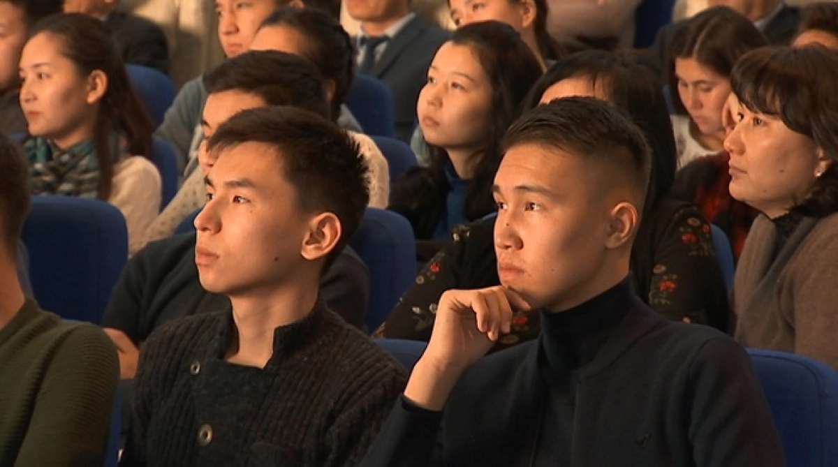 Президент еріктілікпен айналысатын студенттердің стипендиясын көтеруді ұсынды