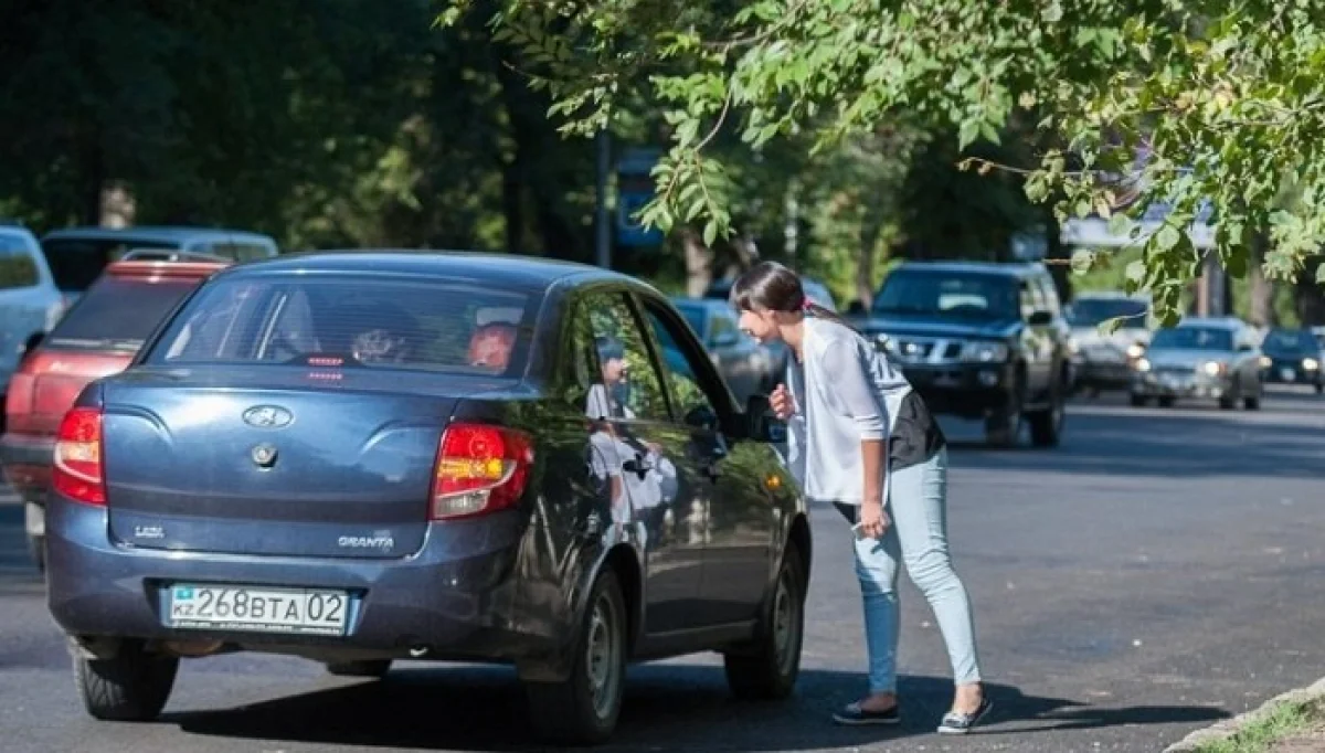 Налог для таксистов: забирать машины на штрафстоянки не будут