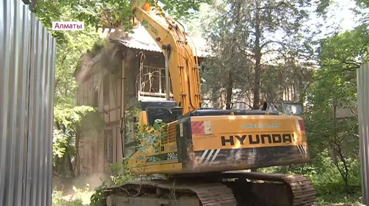 277 ветхих домов снесут в Бостандыкском районе Алматы