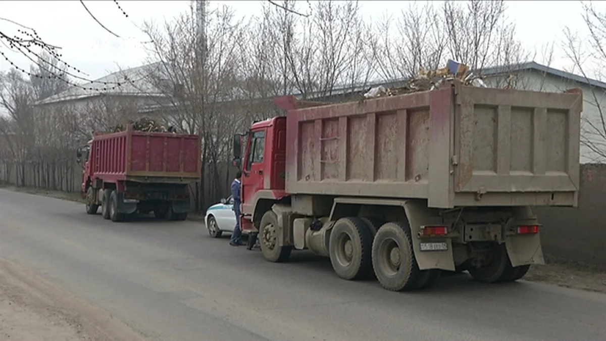 Алматыда жабындысыз жүрген жүк көліктеріне жаппай айыппұл салына бастады