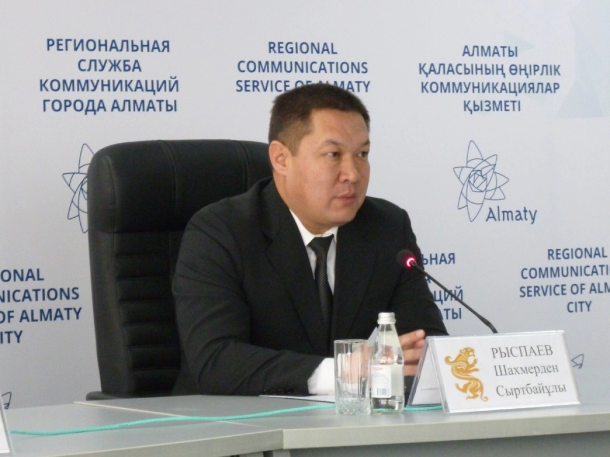 «Көгалдандыруға ақша бөледі, бірақ бізде тал жоқ»: Алматыдағы Алатау ауданының тұрғындары әкімге назын айтты