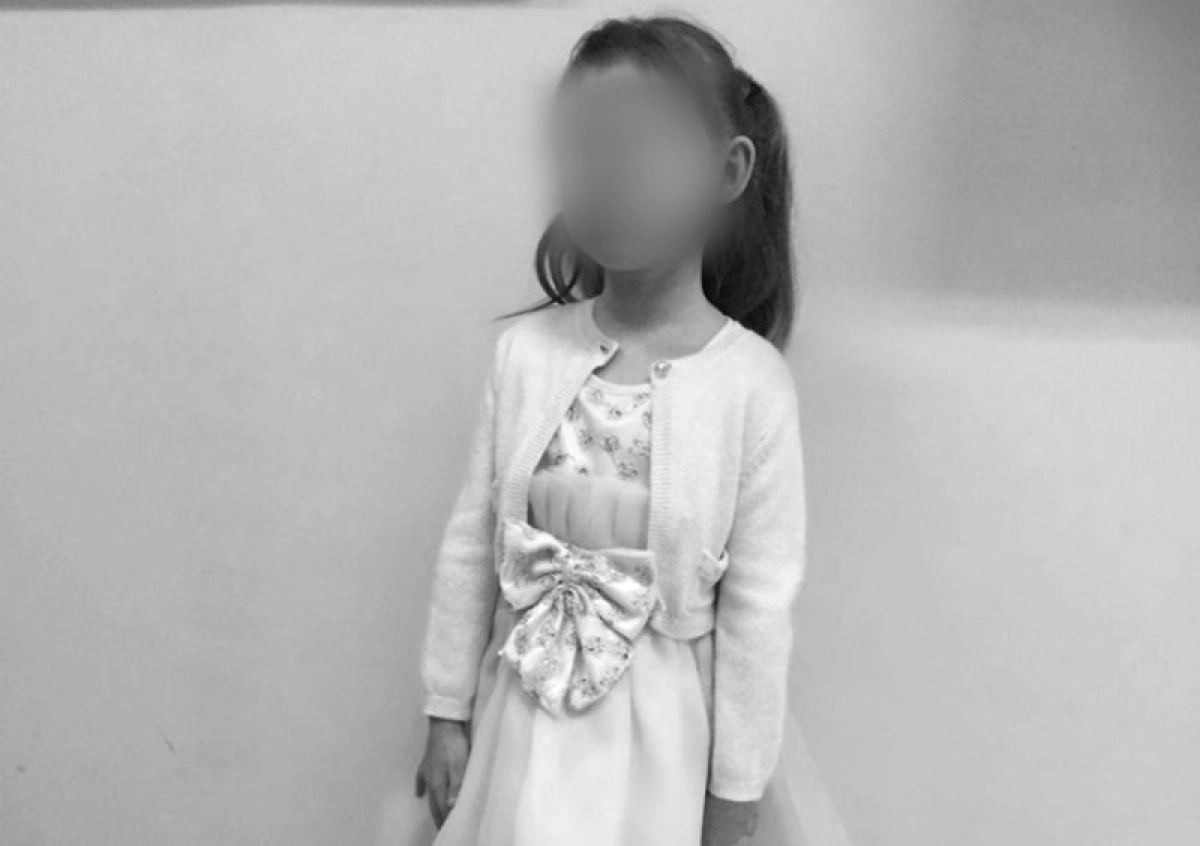 «Өлімінің себебін жасырғысы келетін сияқты»: Алматыда 6 жасар қыз жұмбақ жағдайда көз жұмды