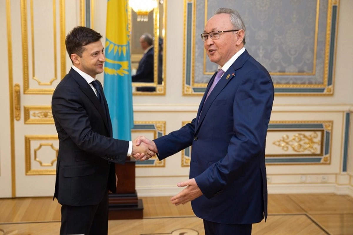 Зеленскийге қазақстандықтардың құттықтауын жеткізді 
