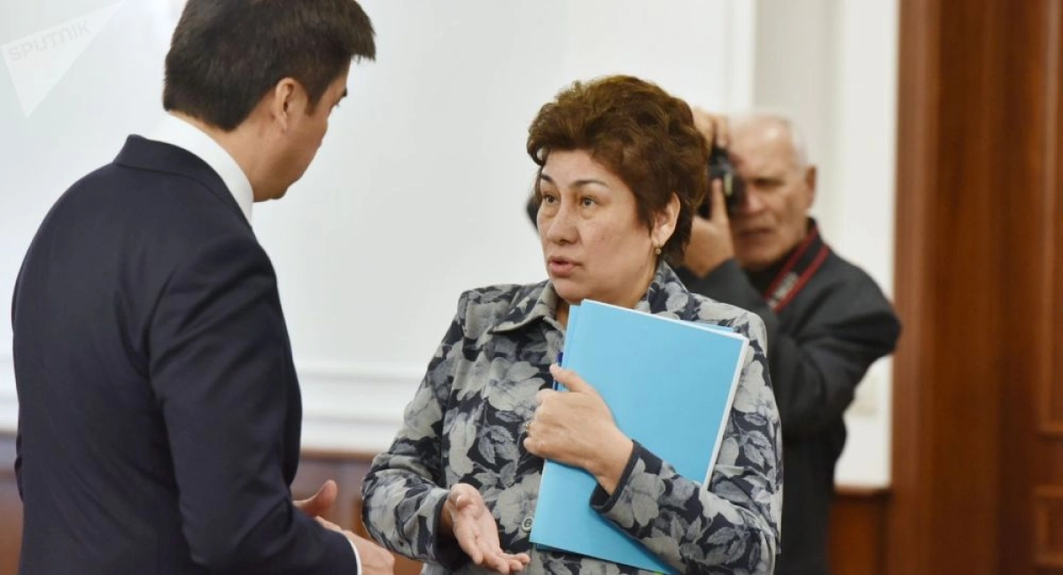 Министр образования Шамшидинова предложила сделать выдачу диплома электронной