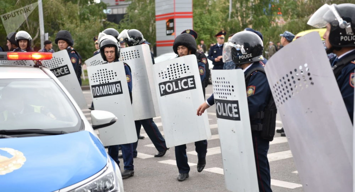 Қазақстанда митинг кезінде 300-ден астам полицей зардап шекті – ҚР ІІМ