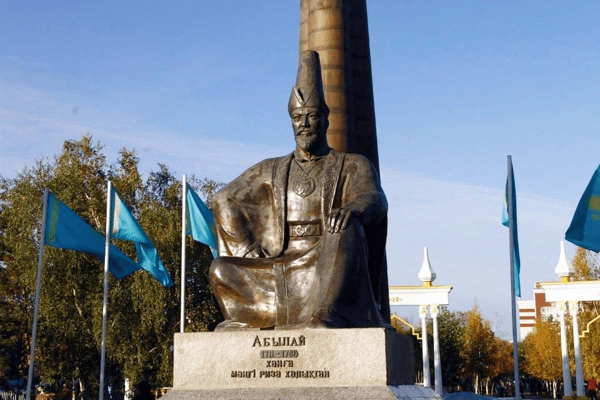Қазақстанда Абылай ханның алып ескерткішін жасауға ұсыныс түсті