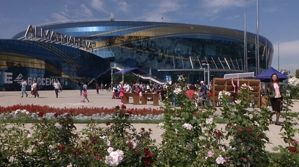 Қала күні-2019: Алатау ауданында 1 тонна алма саудаланып, 5 мың кітап тегін таратылды