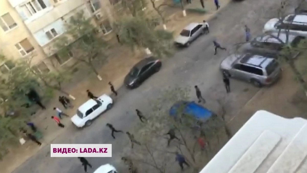 Сначала камни, потом травматы: массовая драка произошла в Актау
