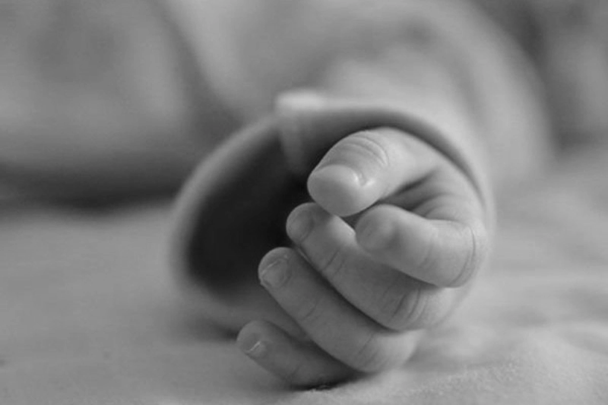 "Даусын естімедім": Атырауда көз жұмған нәрестенің анасы мәлімдеме жасады
