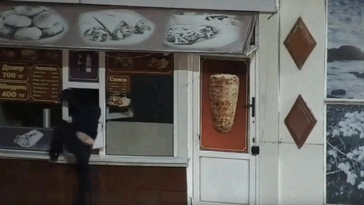 Решили ограбить донерную - пьяную парочку задержали в Нур-Султане 