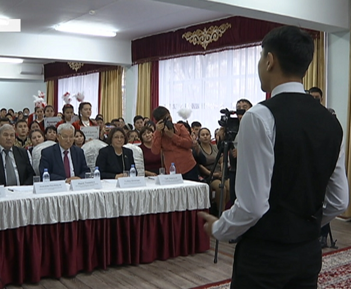 Алматыда оқушылар арасында шешендік сөздерден жарыс өтті