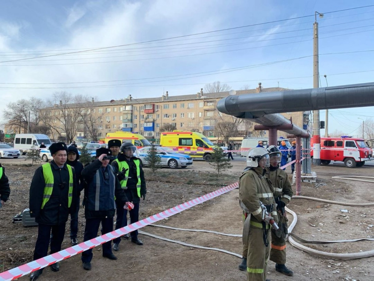 Оралда ер адам әйелін кепілге алды