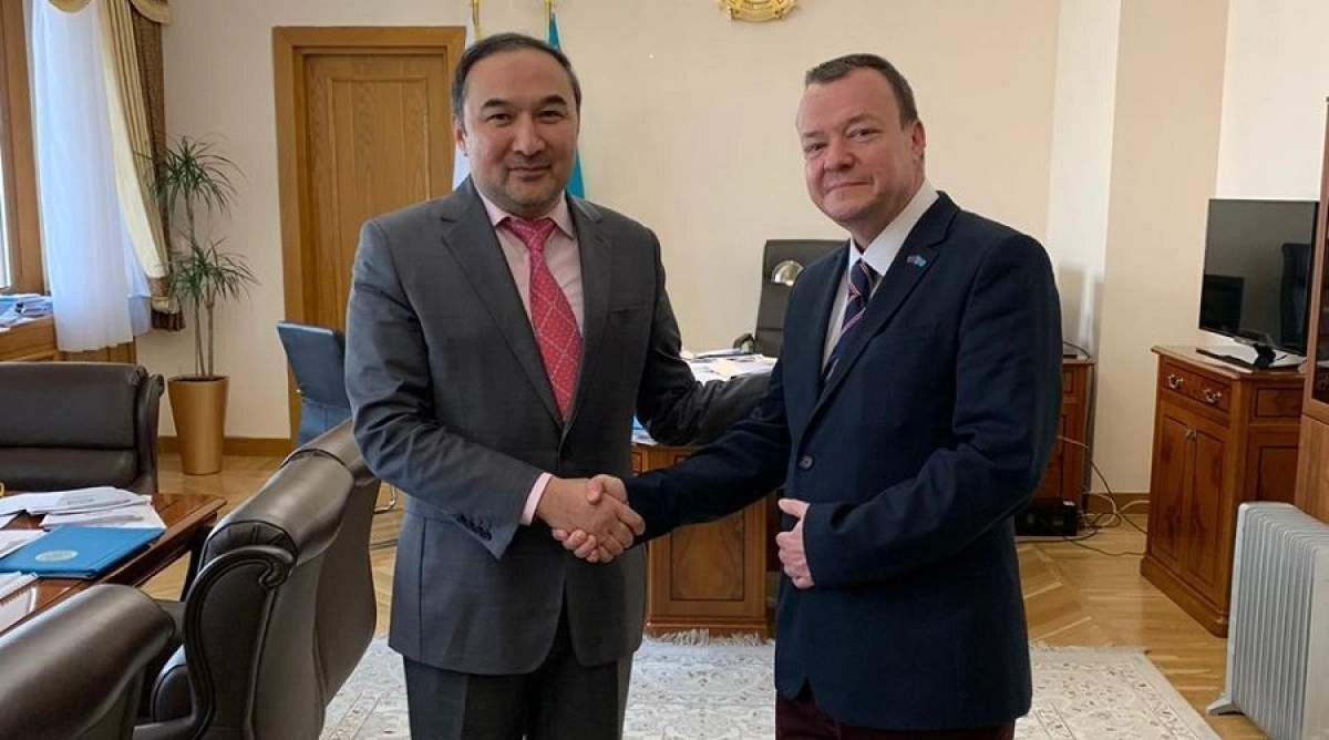 Алматы қаласы әкімінің орынбасары Е.Бабақұмаров ҚР Ұлыбритания Елшілігі  өкілдігі басшысының  орынбасары Дж. Лэйфилдпен кездесті
