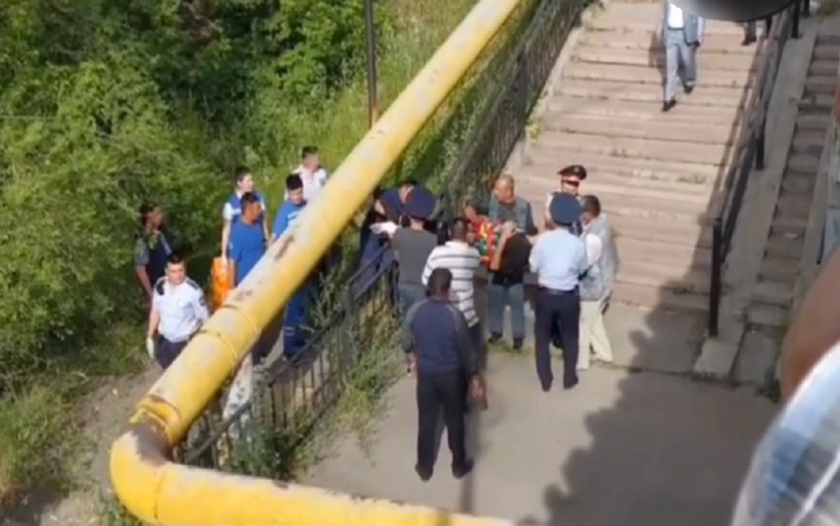 Талғарда көпірден құлаған ер азаматты 15 жастағы бала құтқарып қалды