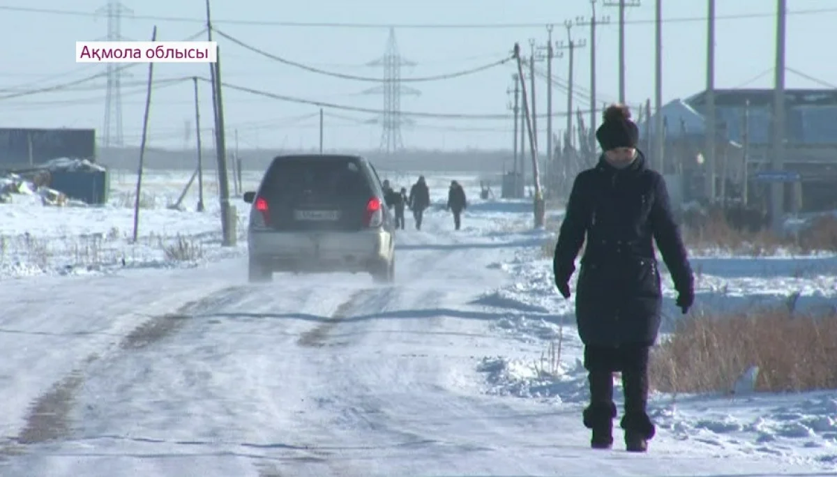 Елорданың іргесіндегі жарығы жоқ ауыл