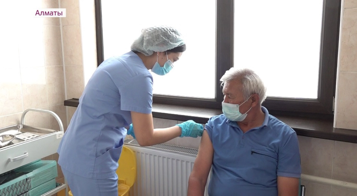 Наурызбай ауданында вакцинация қалай жүріп жатыр – тілші көзімен