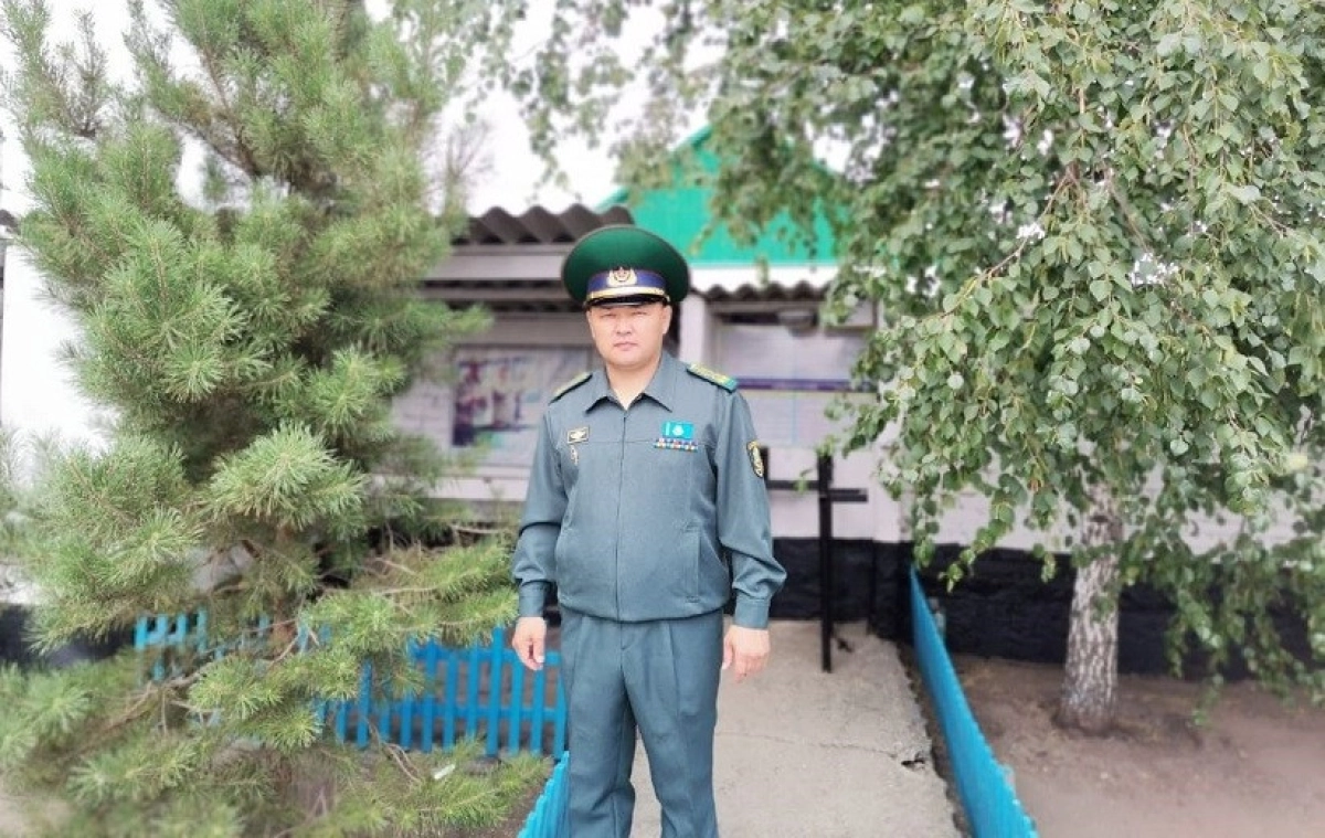 © PHOTO : ПОГРАНИЧНАЯ СЛУЖБА КНБ РК ПО СЕВЕРО-КАЗАХСТАНСКОЙ ОБЛАСТИ
Начальник пограничного отдела "Кишкенеколь" погранслужбы КНБ РК по Северо-Казахстанской области подполковник Айдын Турсынгазыулы