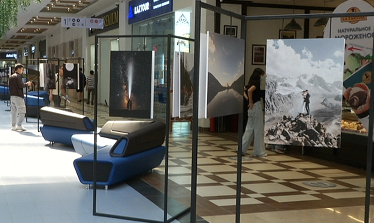 «Үлкен қаладағы махаббат»: Алматыда фотосуретшілер көрмесі өтті