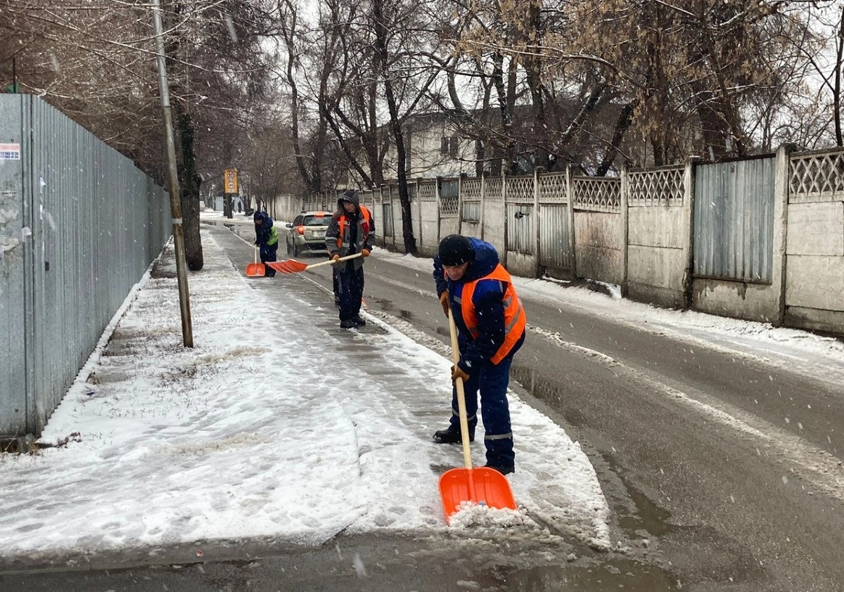 Алматыда 1800 тонна көктайғаққа қарсы материал себілді