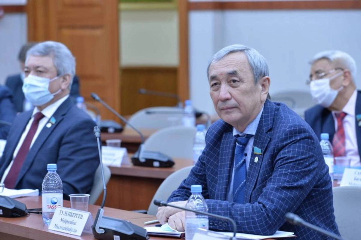 Әліпбиді реформалау жөнінде келелі ой қозғады – Мейрамбек Төлепберген