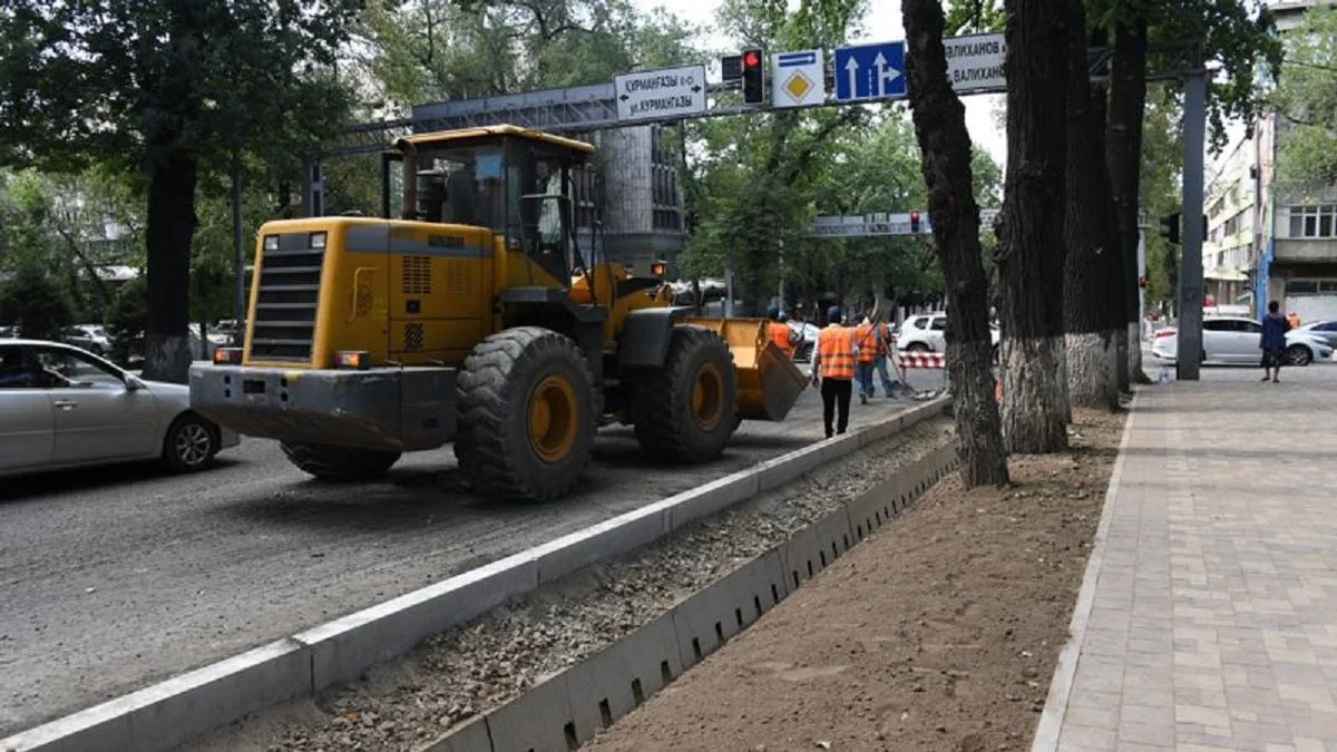 Ремонт на проспекте Абая в Алматы продолжается