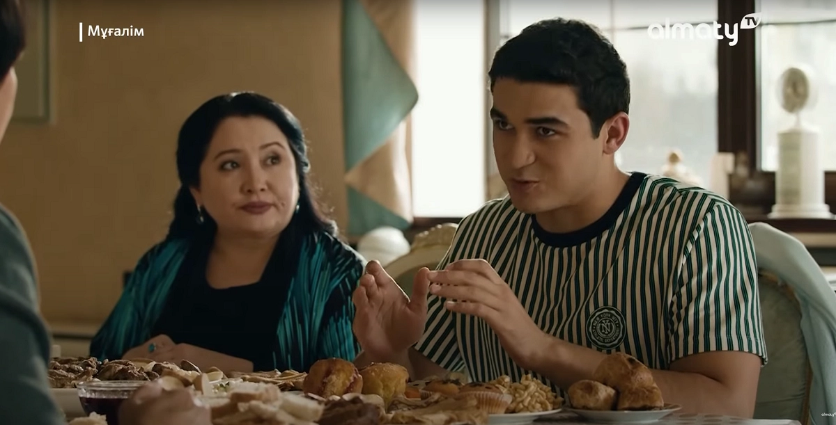 Азамат из сериала "Мұғалім" бросил вызов своим родителям