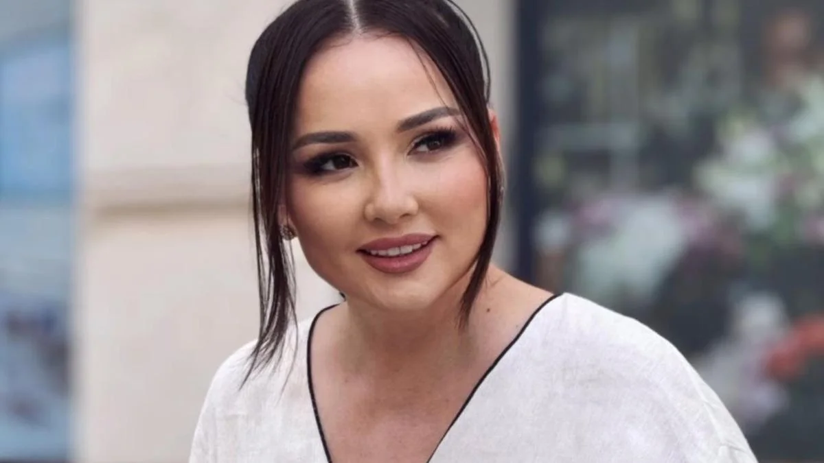 instagram.com/ zhazira_bairbekova